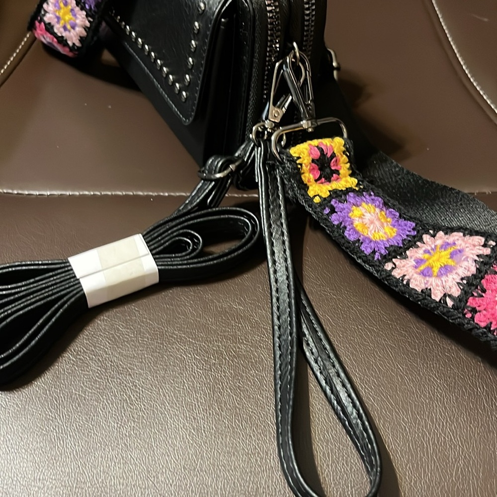 Sam & Hadley Women’s Crossbody Purse Black
Style#: GL517 - Picture 3 of 3